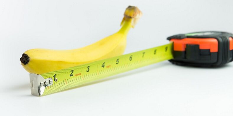 medición do pene despois da cirurxía no exemplo dunha banana