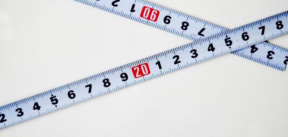 centímetro para medir o pene dun adolescente antes do agrandamento